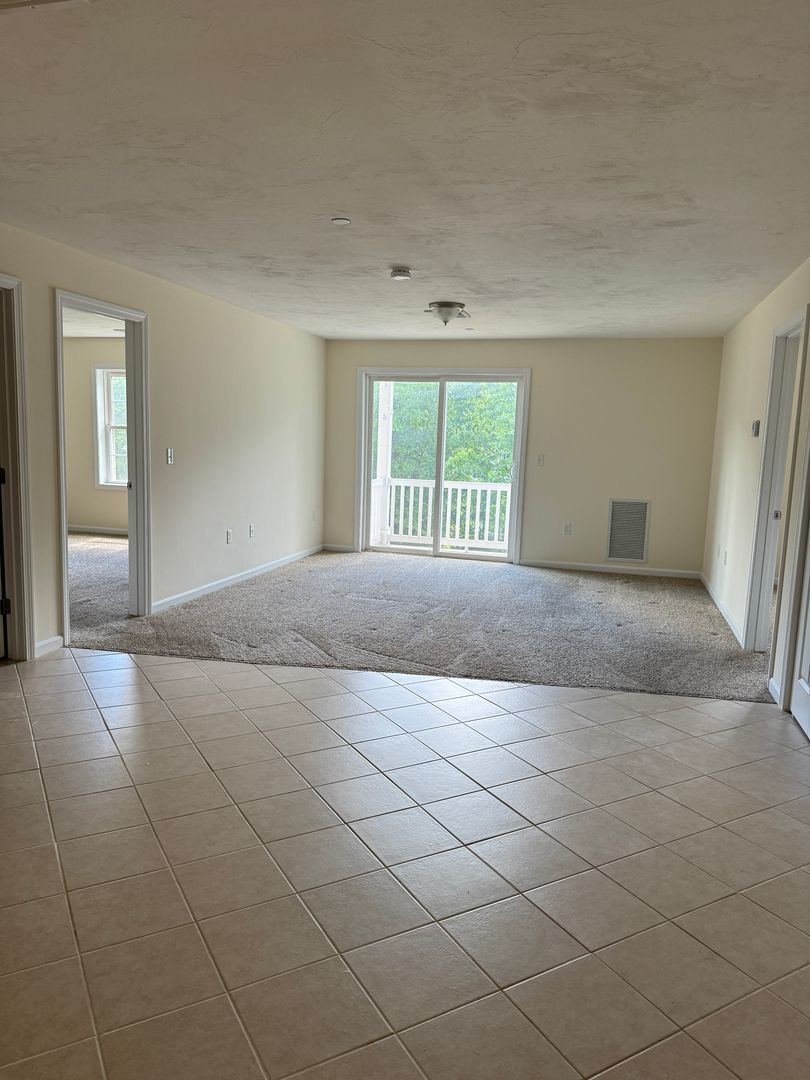 Lunenburg Apartment: 3 Rogers Way