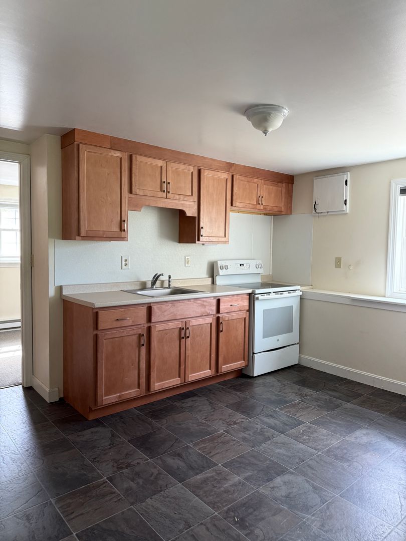 Ayer Apartment: 35 Groton School Road