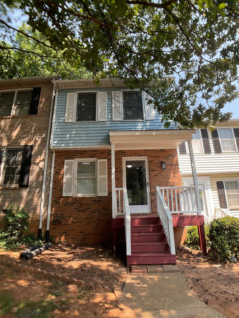 Durham Townhome: 13 Astor Court