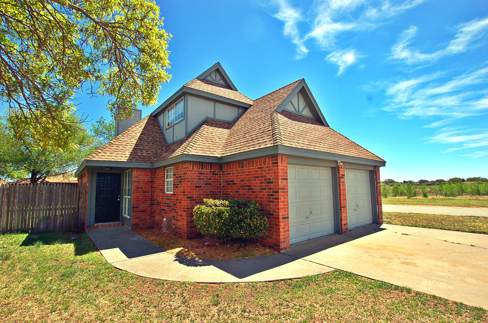 Lubbock House: 302 North Englewood Avenue