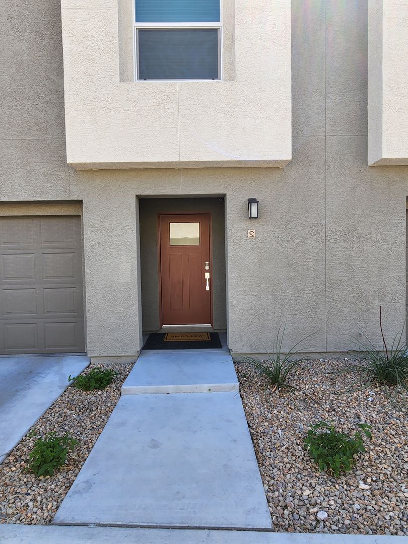 Las Vegas House: 2775 Atomic Tangerine Way #2