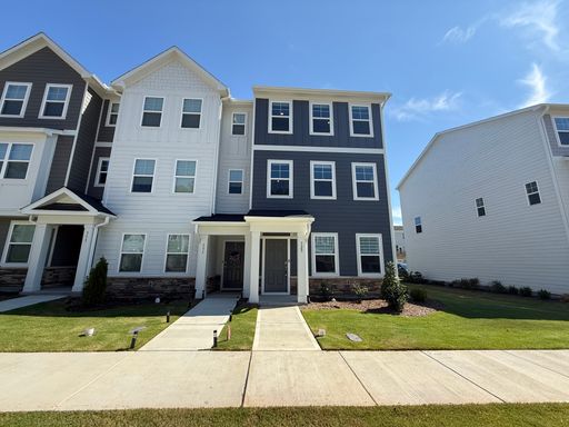 Spacious 3 Bedroom Townhome Located In Apex NC!!! – photo 1