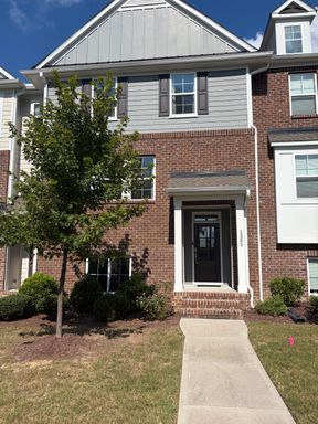Spacious 4 Bedroom Townhome Located In Apex NC!!! – photo 1