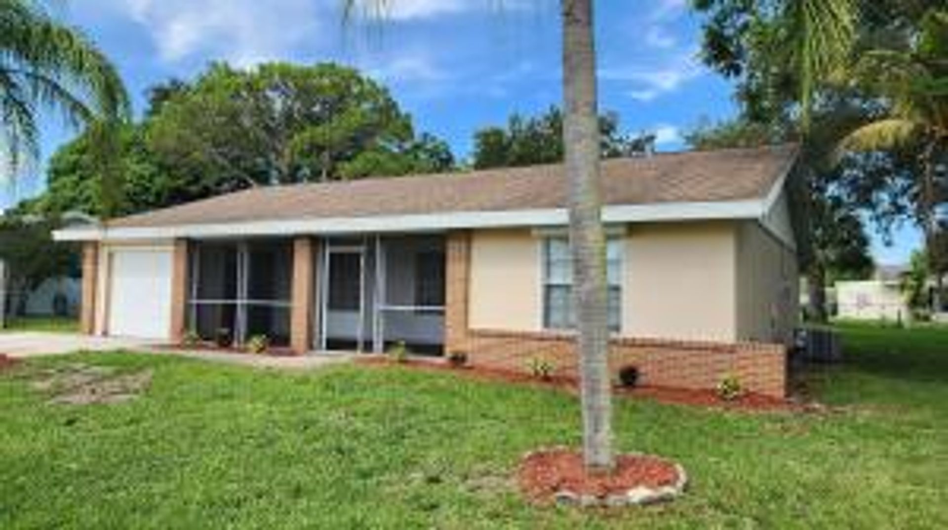 Port St Lucie House: 342 Surrey St