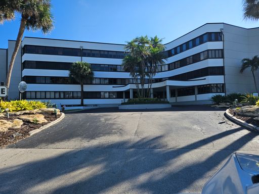 For Annual Rent 2 Bedroom 2 Bath Updated Beach Condo – photo 1