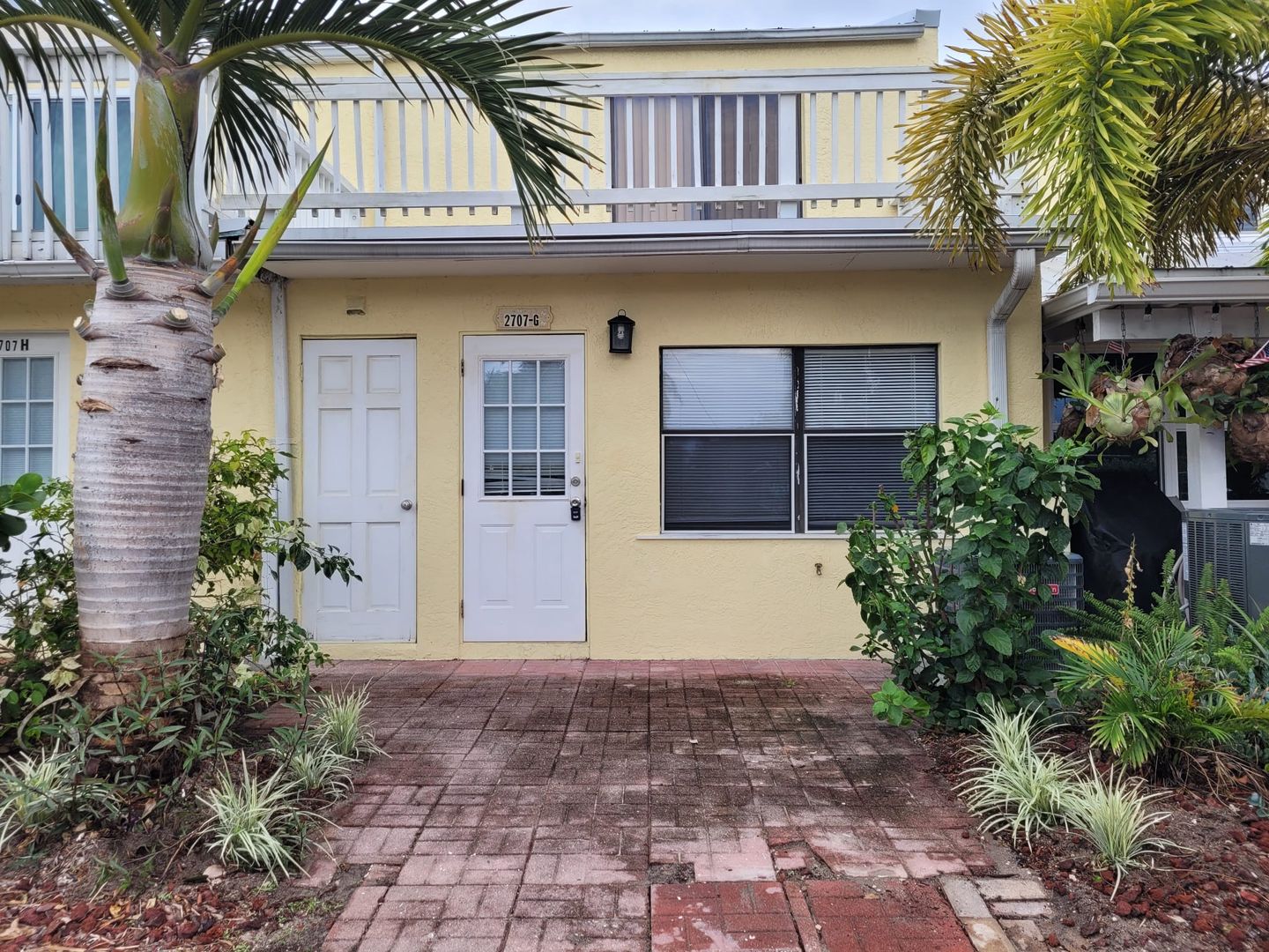 Beach access condo with 1 bedroom, 1.5 baths