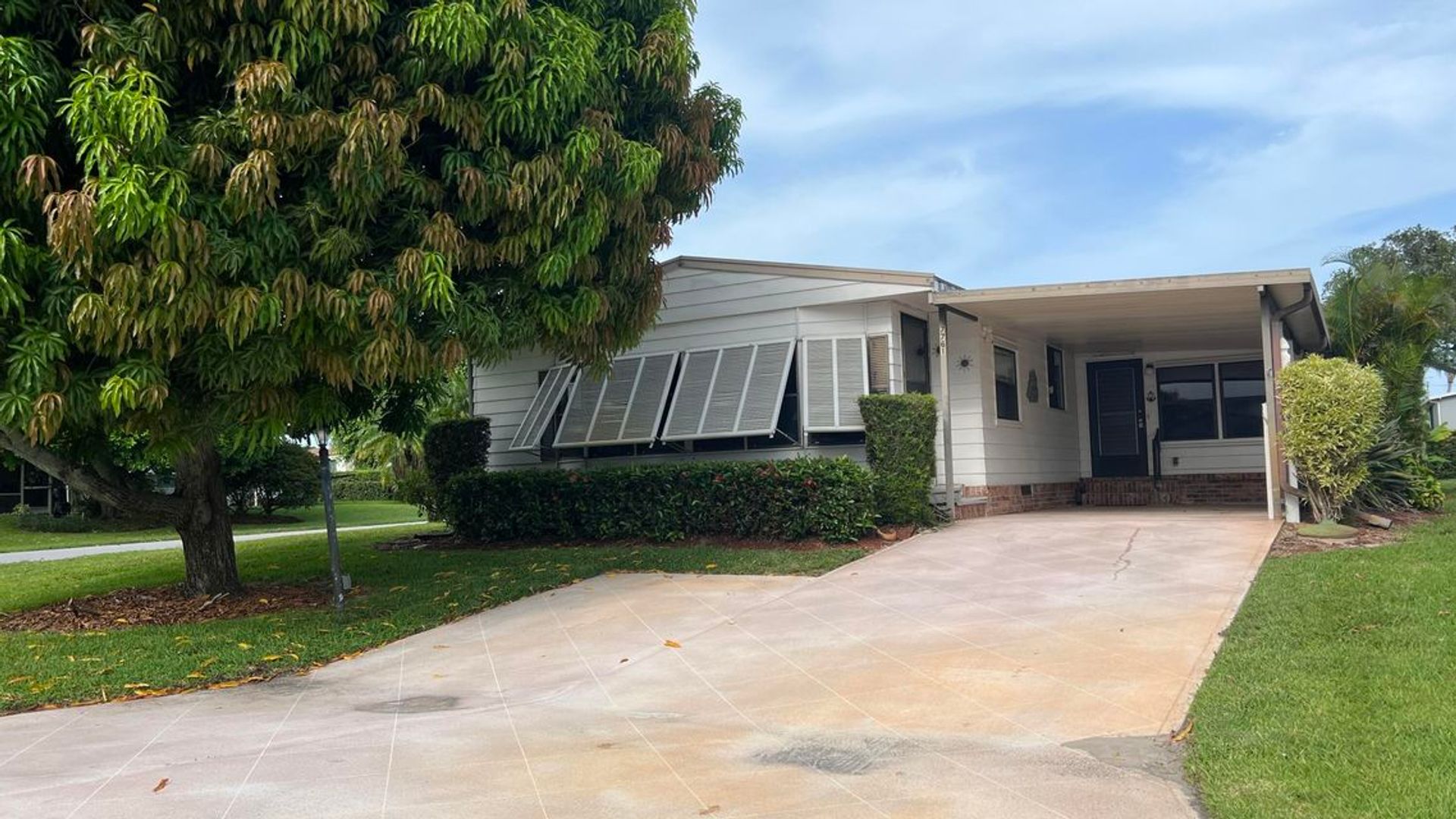 Large 2 Bedroom/2 Bath PALM HARBOR Manufactured Home in Cambridge 55+ Community In Hobe Sound Florida