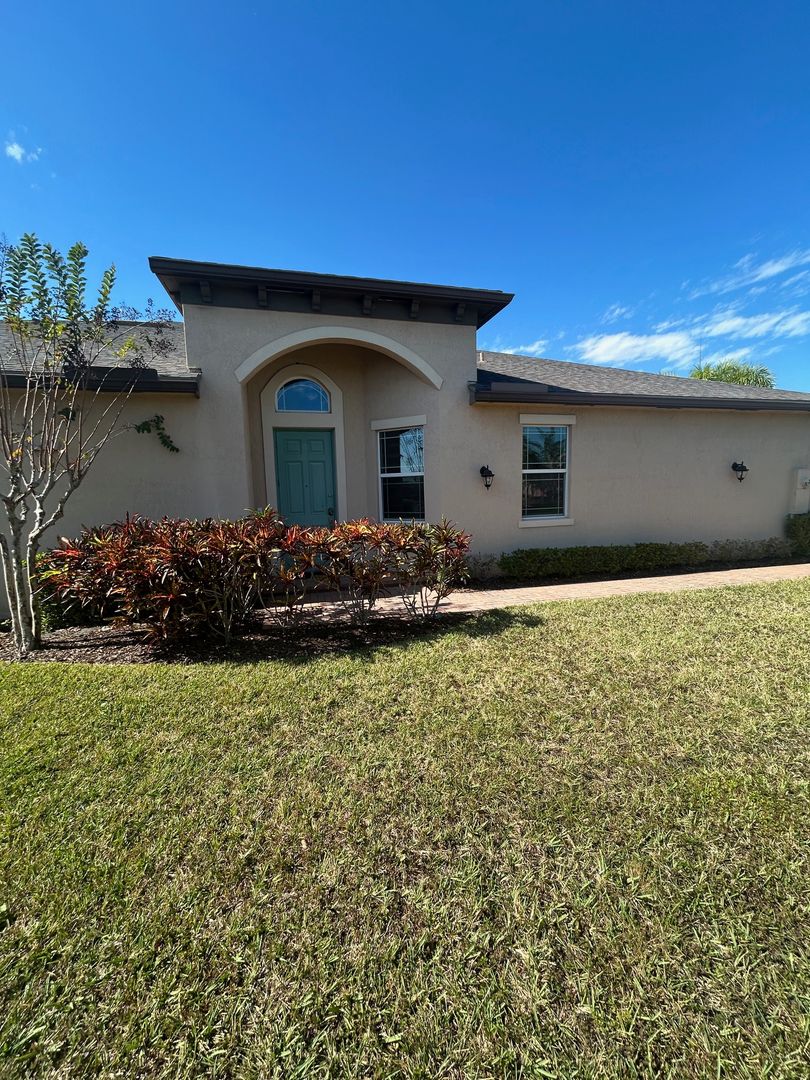 Port St Lucie House: 11066 Sunrise Lake Drive