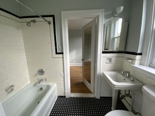 2 Bedroom Apartment – 4 E 30th St, Unit 6.301, Baltimore, MD 21218