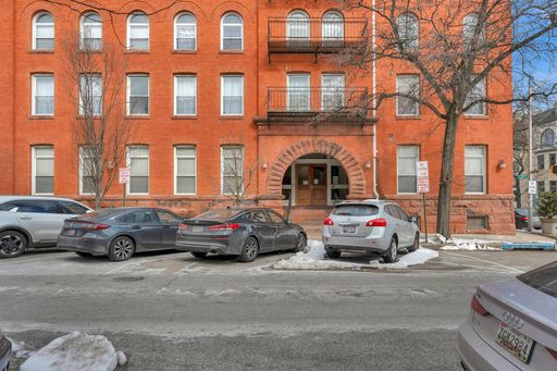 2 Bedroom Apartment – 2300 N Calvert St - 303, Baltimore, MD 21218