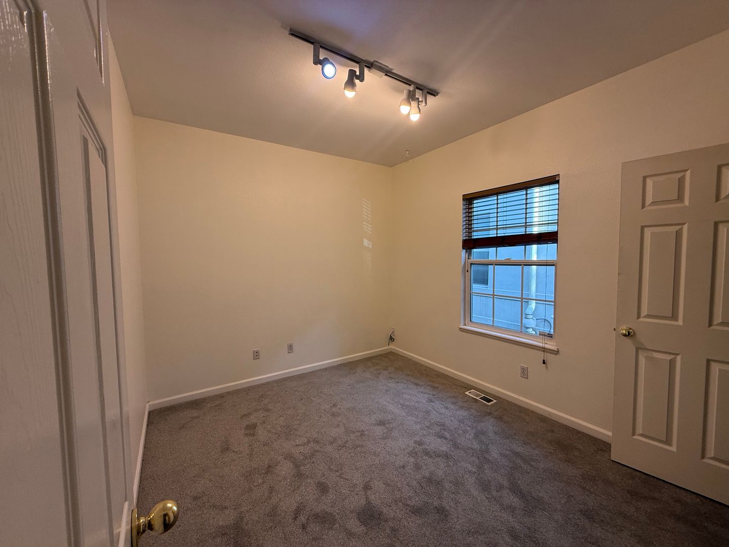 1701 Grove St 11 of 12