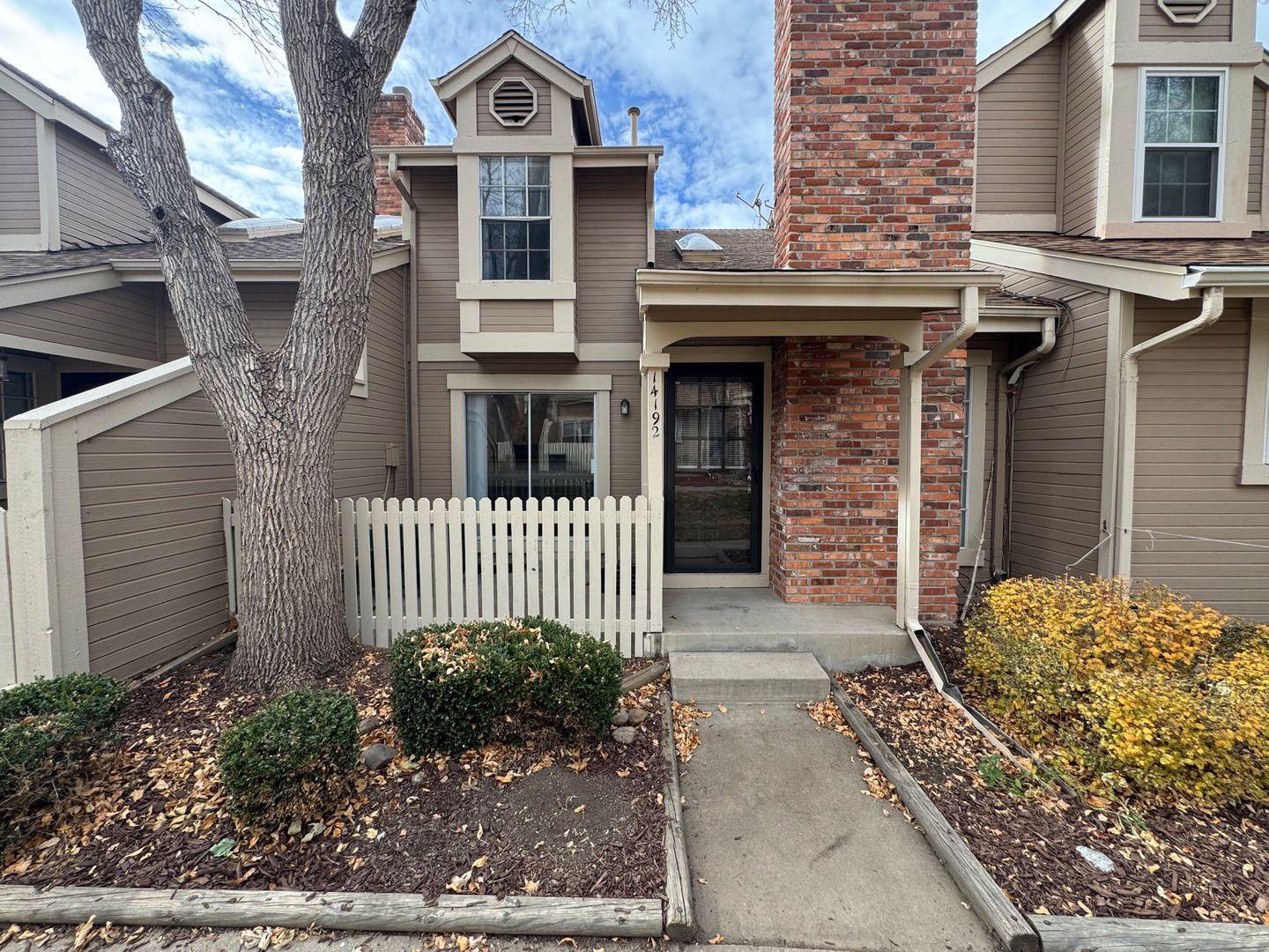 Aurora House: 14192 E Radcliff Cir