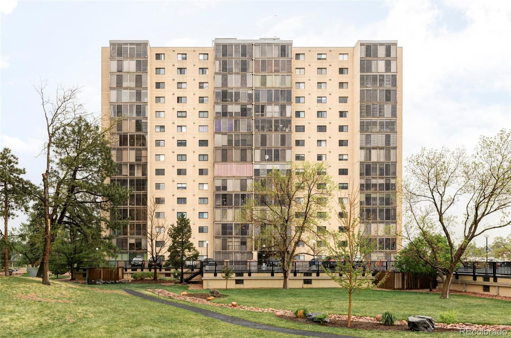 Denver House: 7877 E Mississippi Ave #501