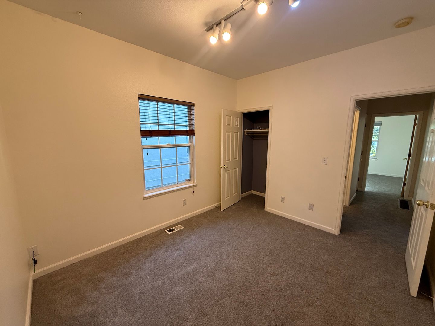 1701 Grove St 12 of 12