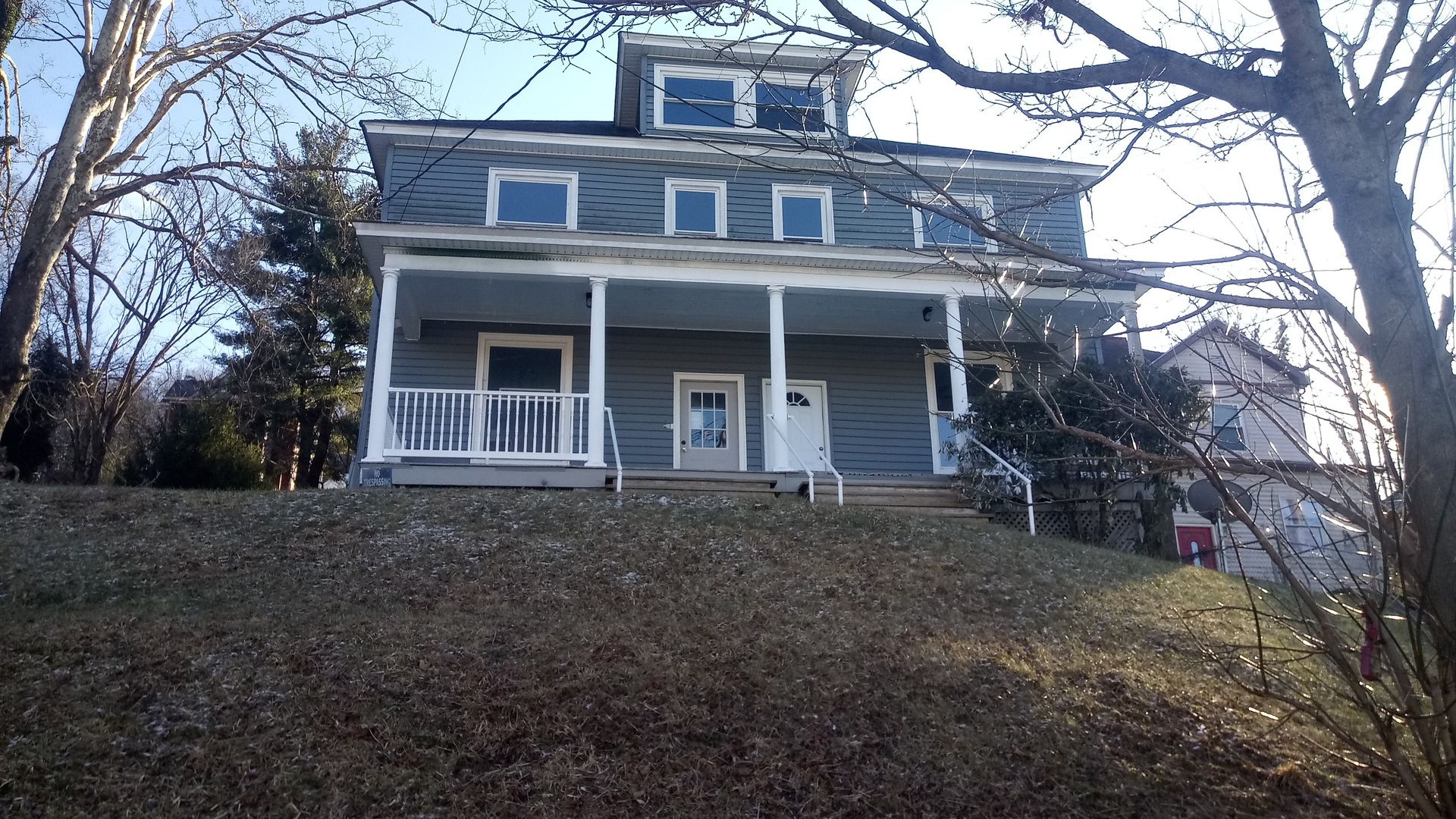 Clarksburg Apartment: 515 Lee Ave