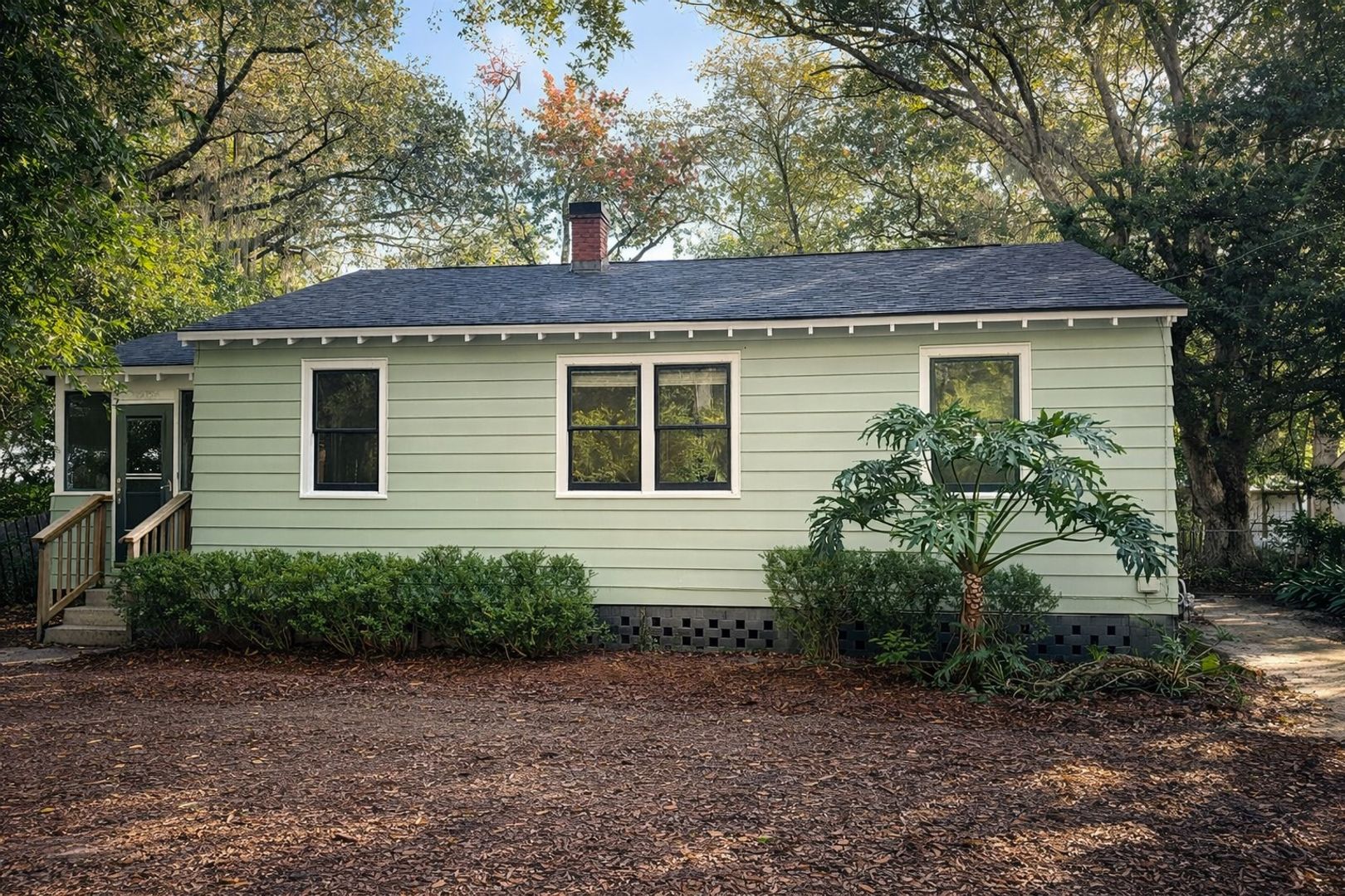 Gainesville House: 927 NE 7th Ave