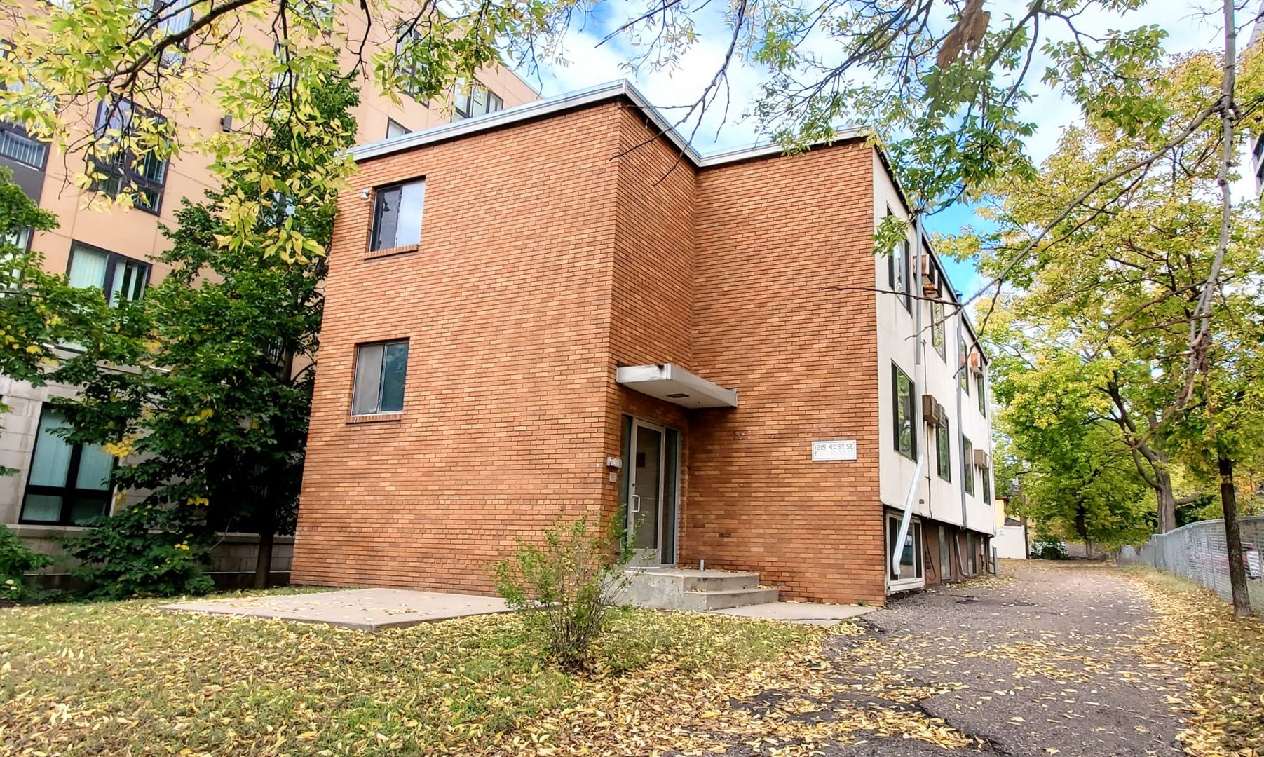 Minneapolis Apartment: 1215 4th Street SE