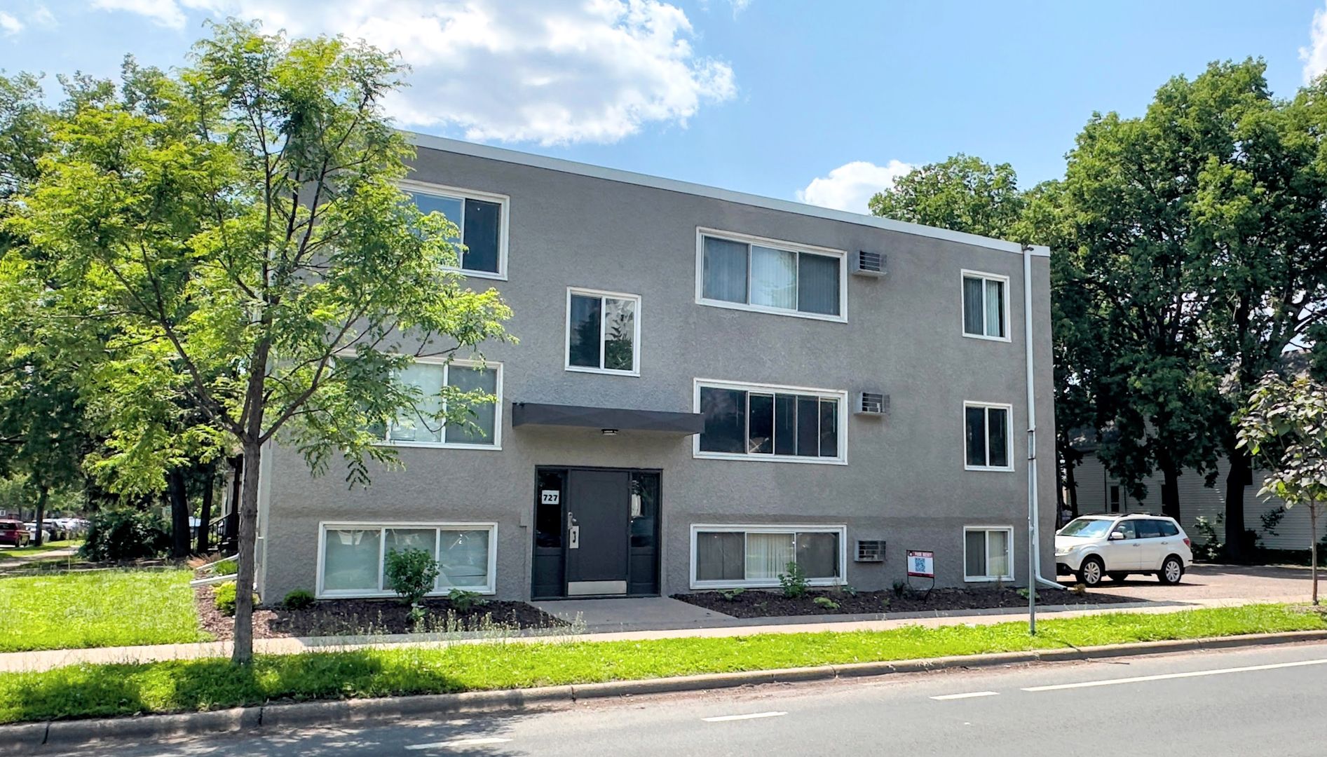 Minneapolis Apartment: 727 13th Avenue SE