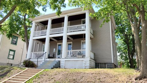 Uptown 1-Bedroom | Close to Everything | Heat Included! – photo 1
