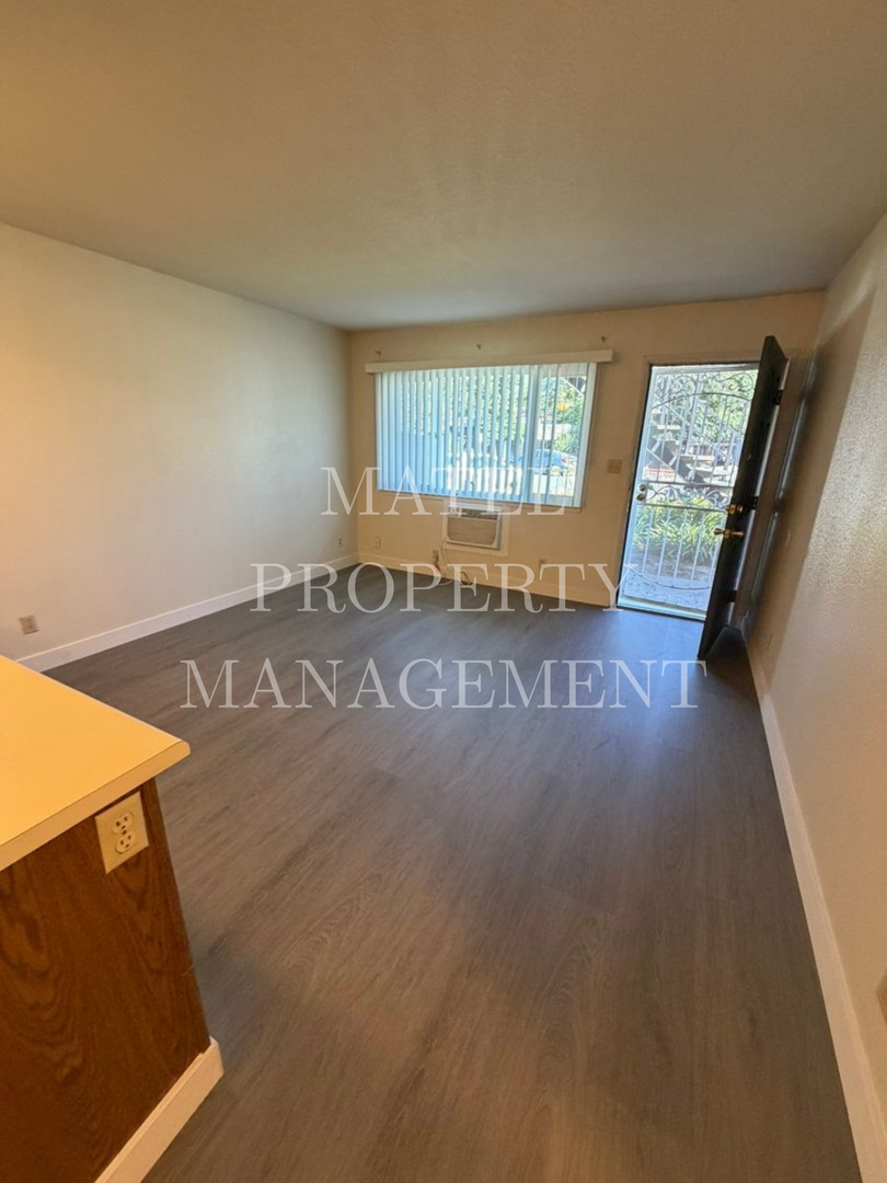 Modesto Apartment: 431 Coffee Rd