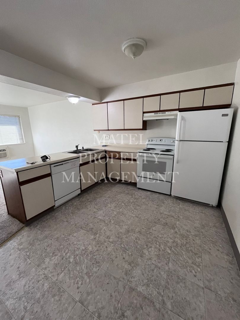 Modesto Apartment: 431 Coffee Rd