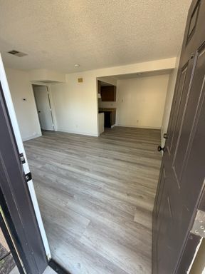 No Deposit – photo 1