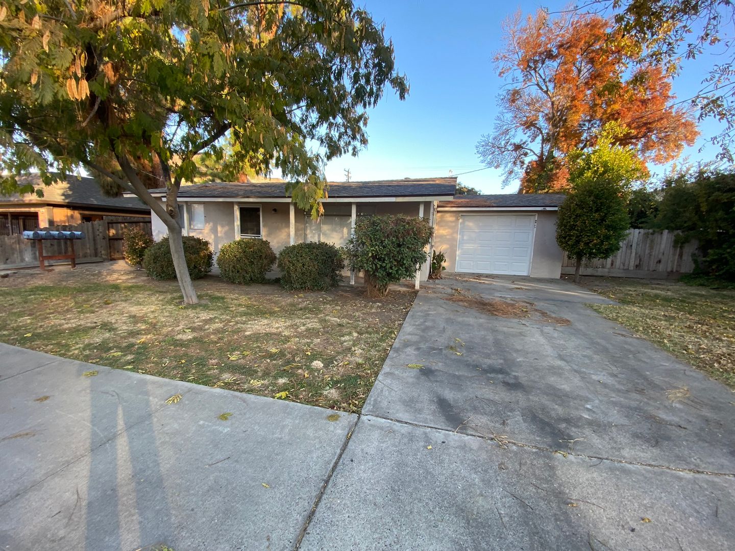 TURLOCK Apartment: 101,103,105,107,109,111 E. CANAL DR