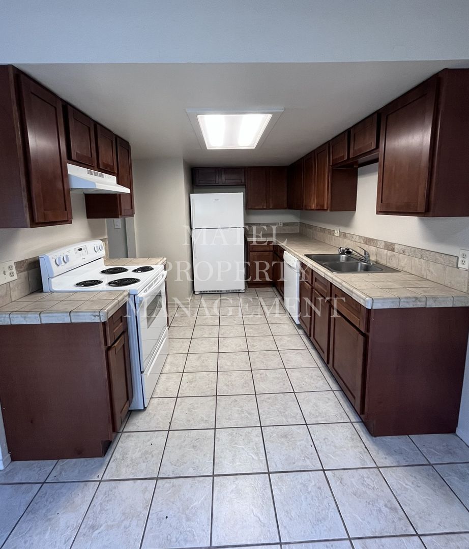 MODESTO Apartment: 3701 COLONIAL DR #168