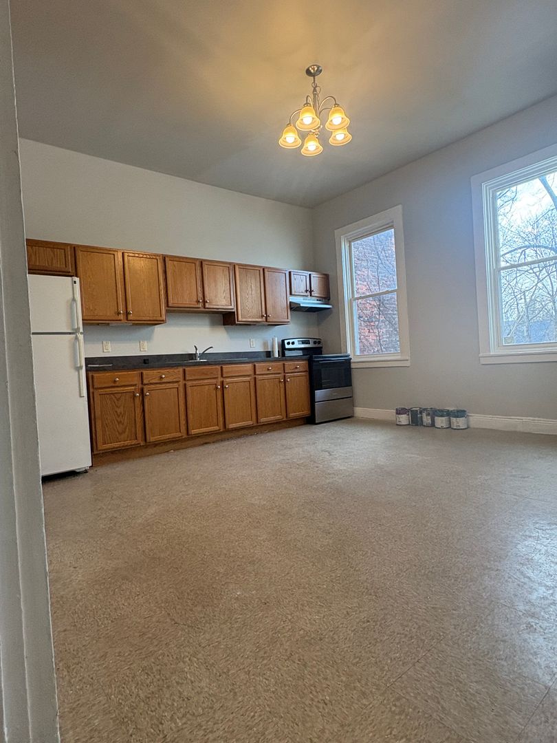 Lancaster Apartment: 344 S Queen St.