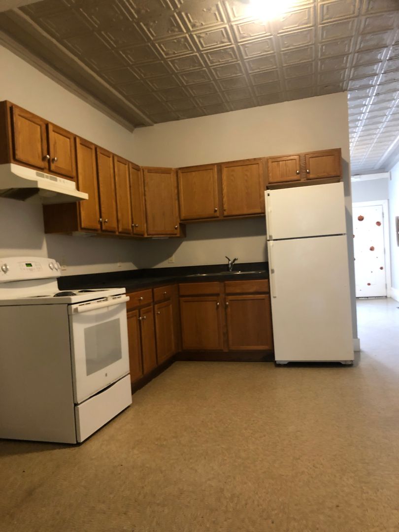 Lancaster Apartment: 344 S Queen St.