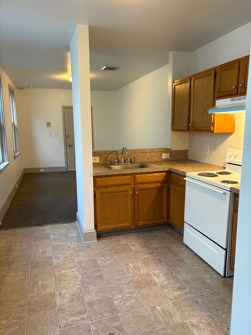 Lancaster Apartment: 301 E King St.