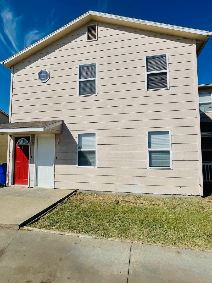 Junction City House: 822 Windwood Dr #2