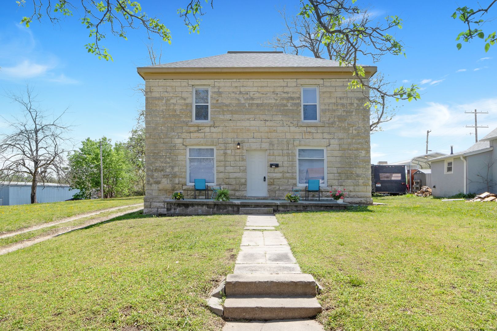 Junction City House: 309 E 12th St