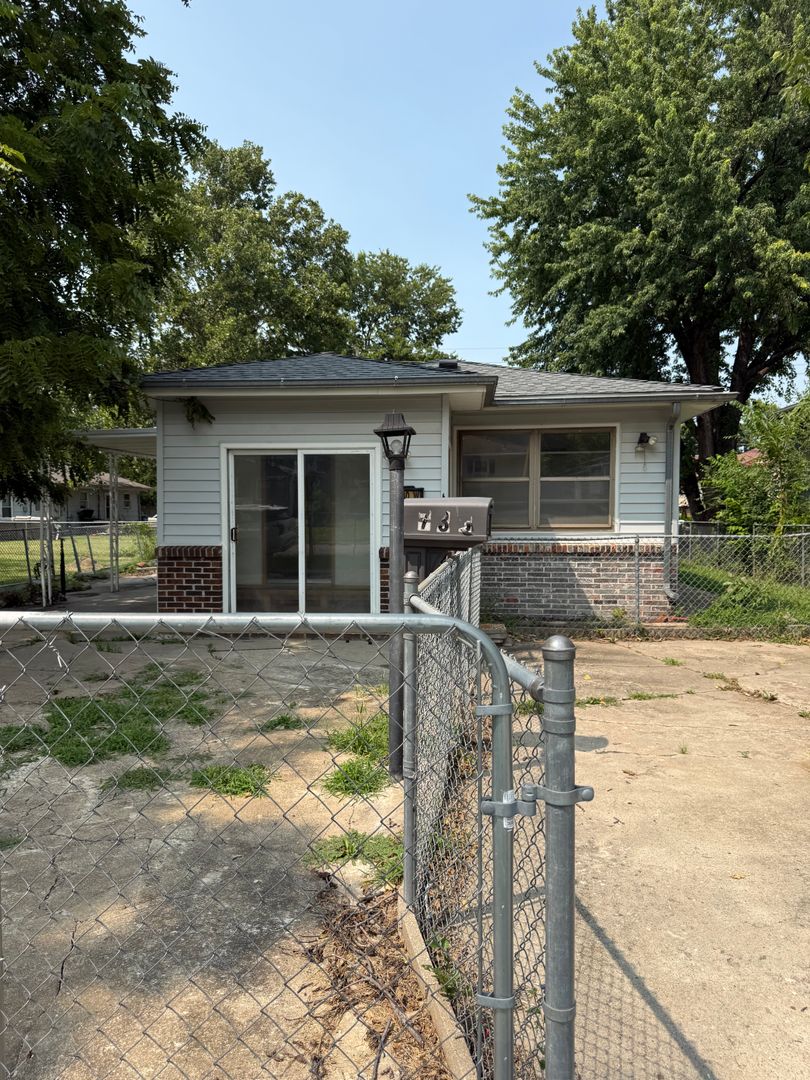 Junction City House: 730 W 12th