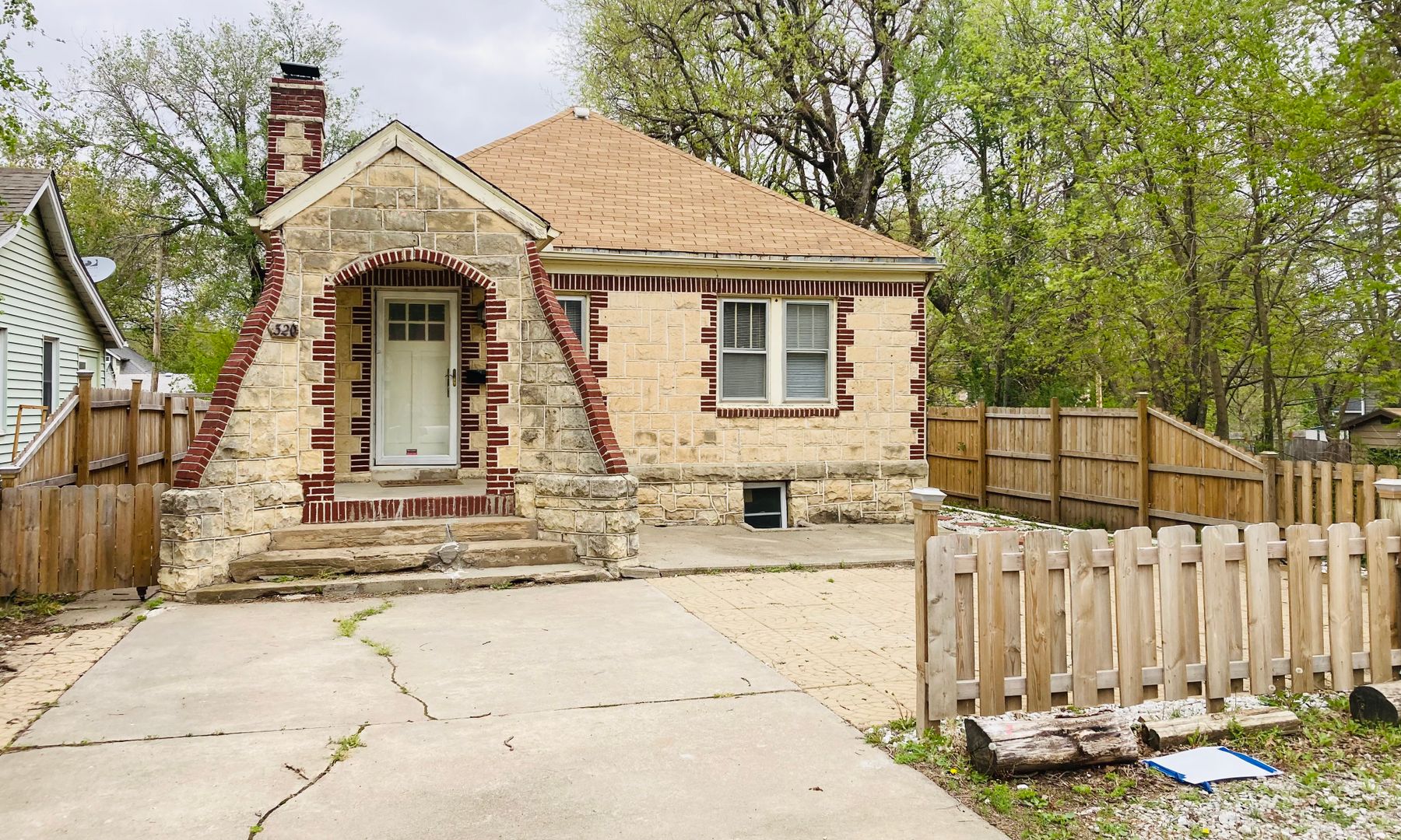 Junction City House: 320 W Elm