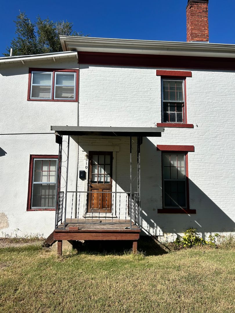 Junction City House: 310 W 2nd