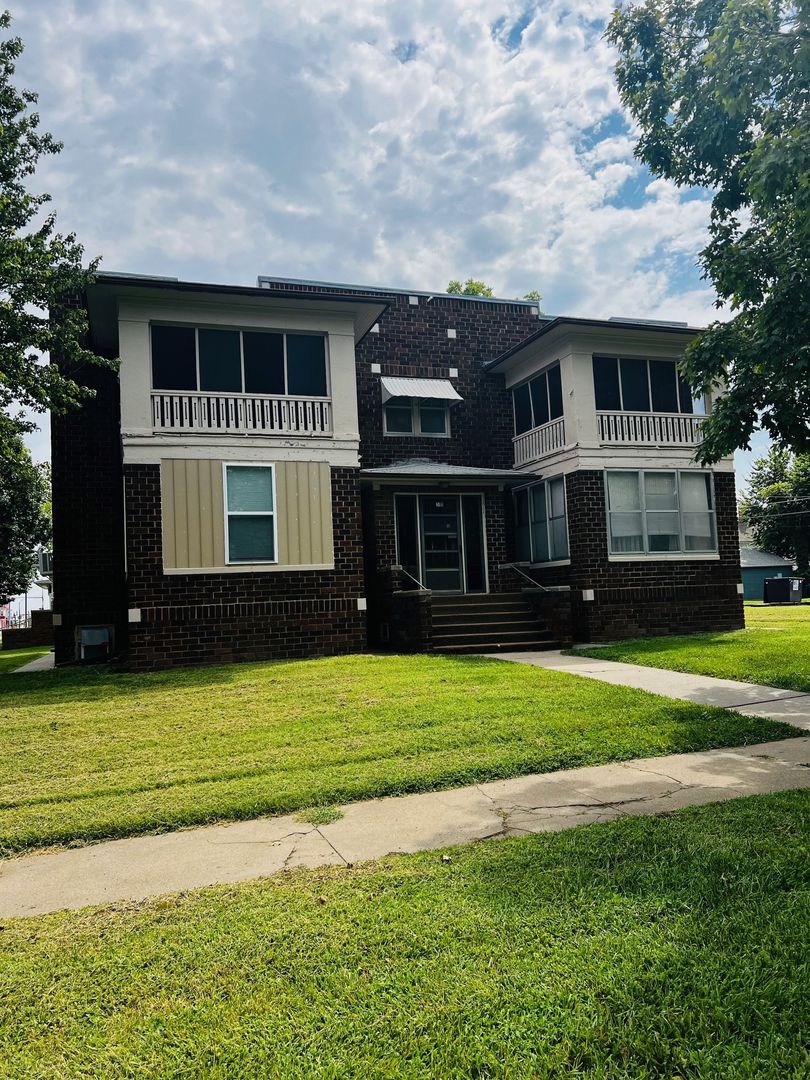 Junction City House: 511 N. Adams Apt 3