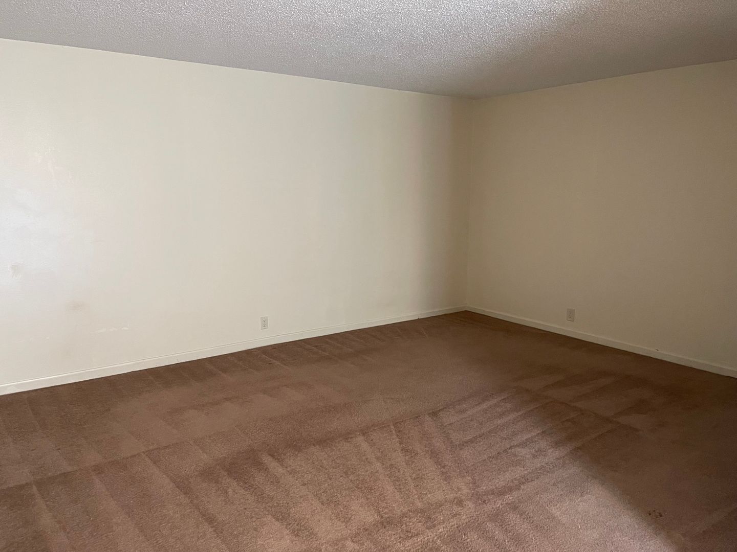 Manhattan House: 709 Dondee Dr Apt 2