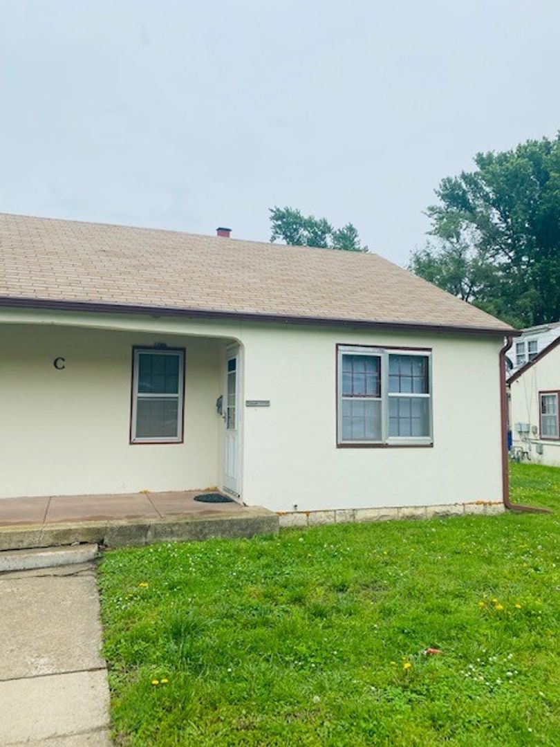 Junction City House: 109 N Adams