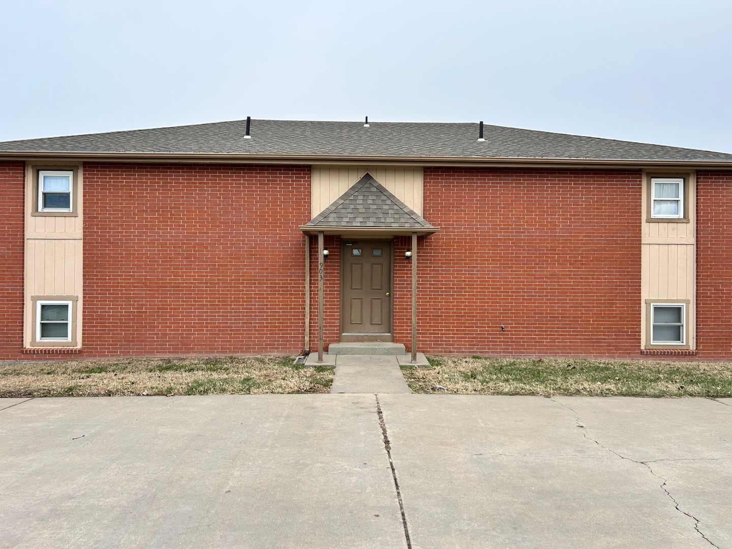 Junction City House: 903 Windwood Dr Apt D