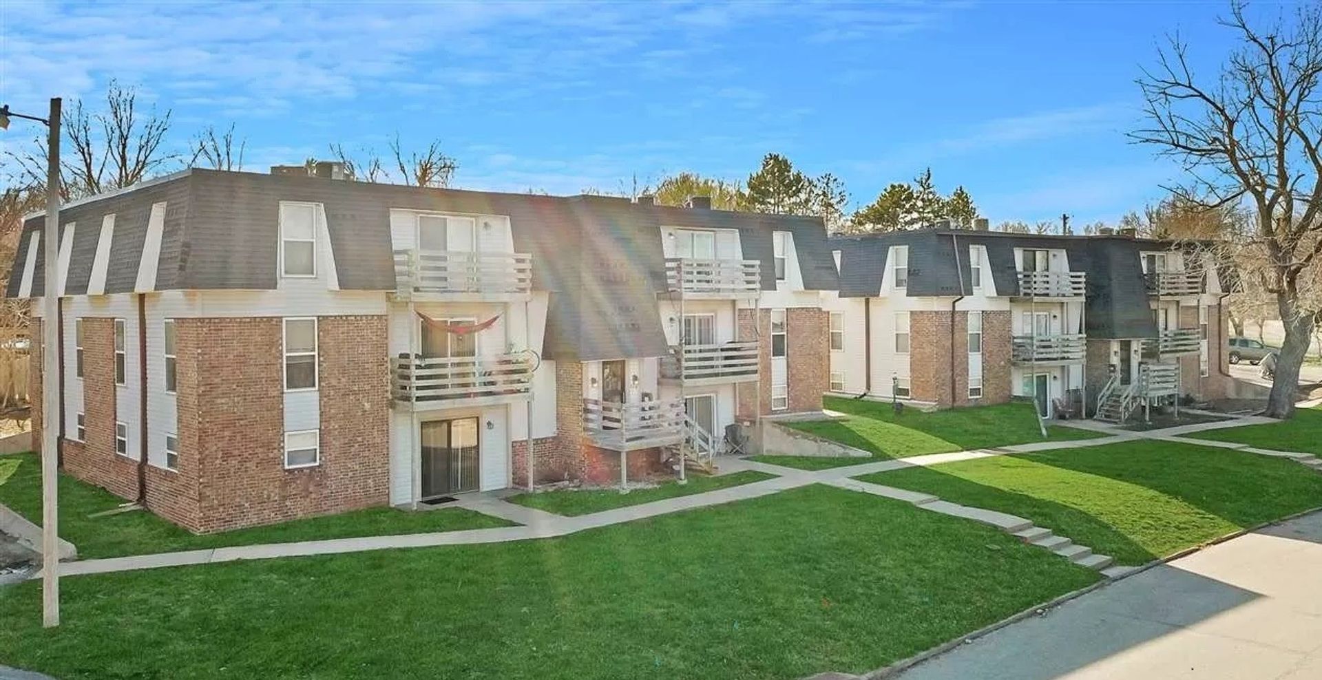 Manhattan House: 709 Dondee Dr Apt 10