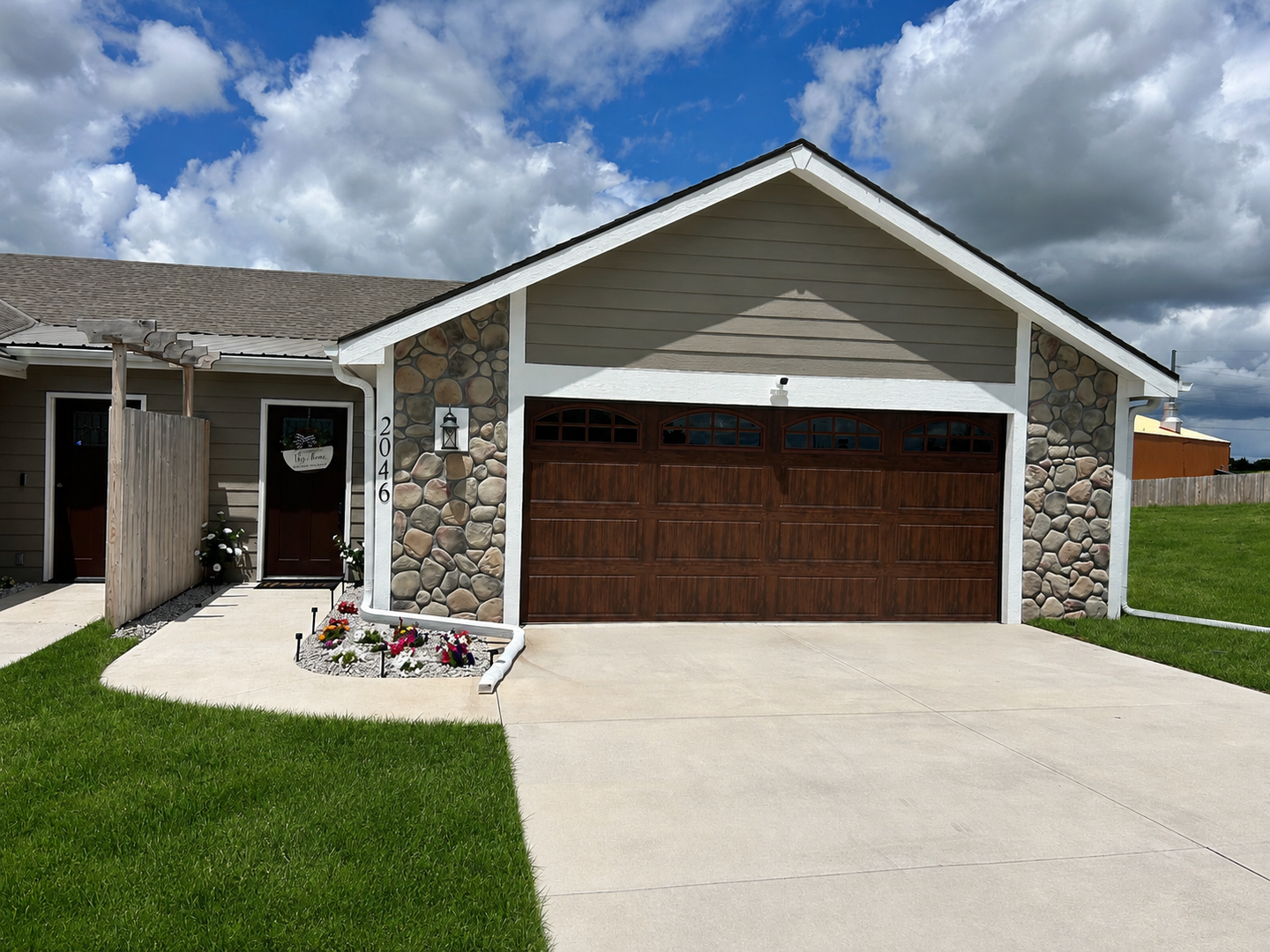 Junction City House: 2046 Sutterwoods Rd