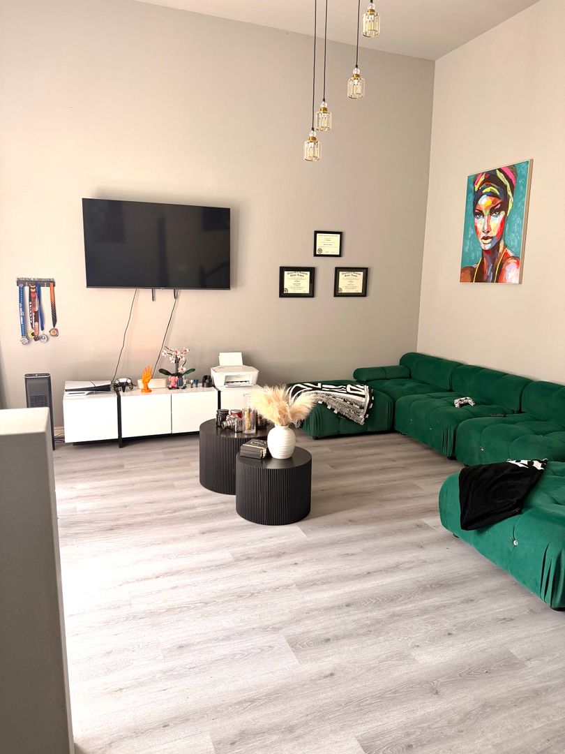 Junction City House: 17 Fuller Circle