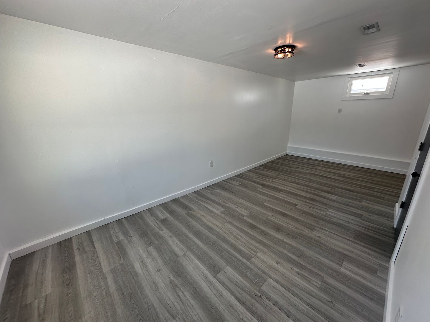 Lake View House: 5836 East Lane, Lake View, NY 14085