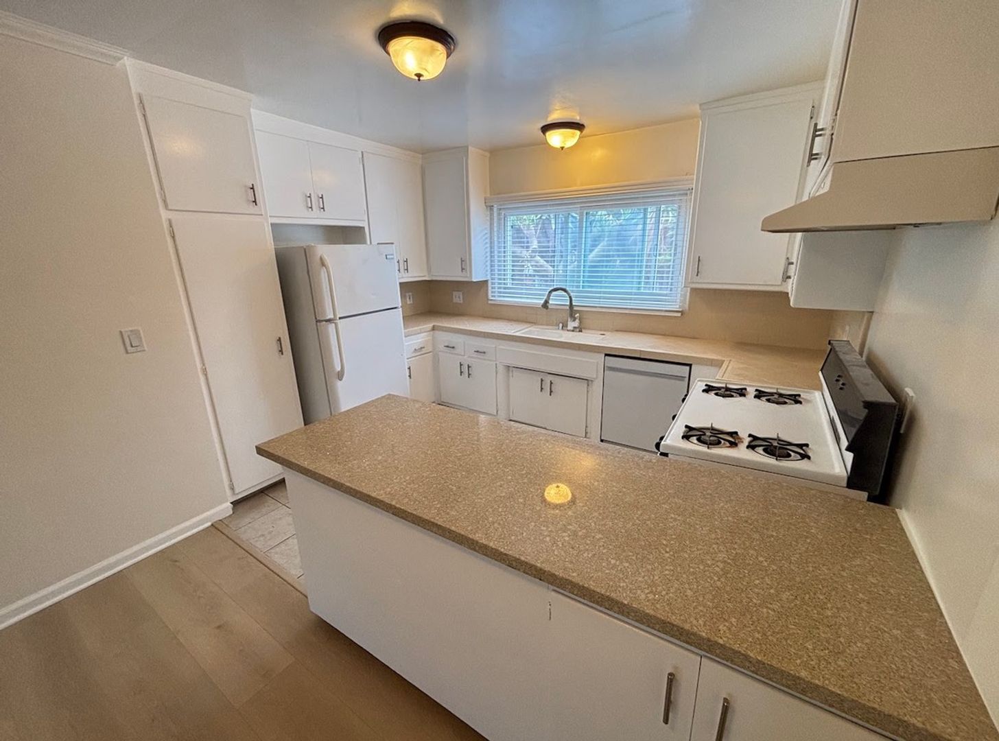 Playa del Rey Apartment: 8330 W. Manchester Ave