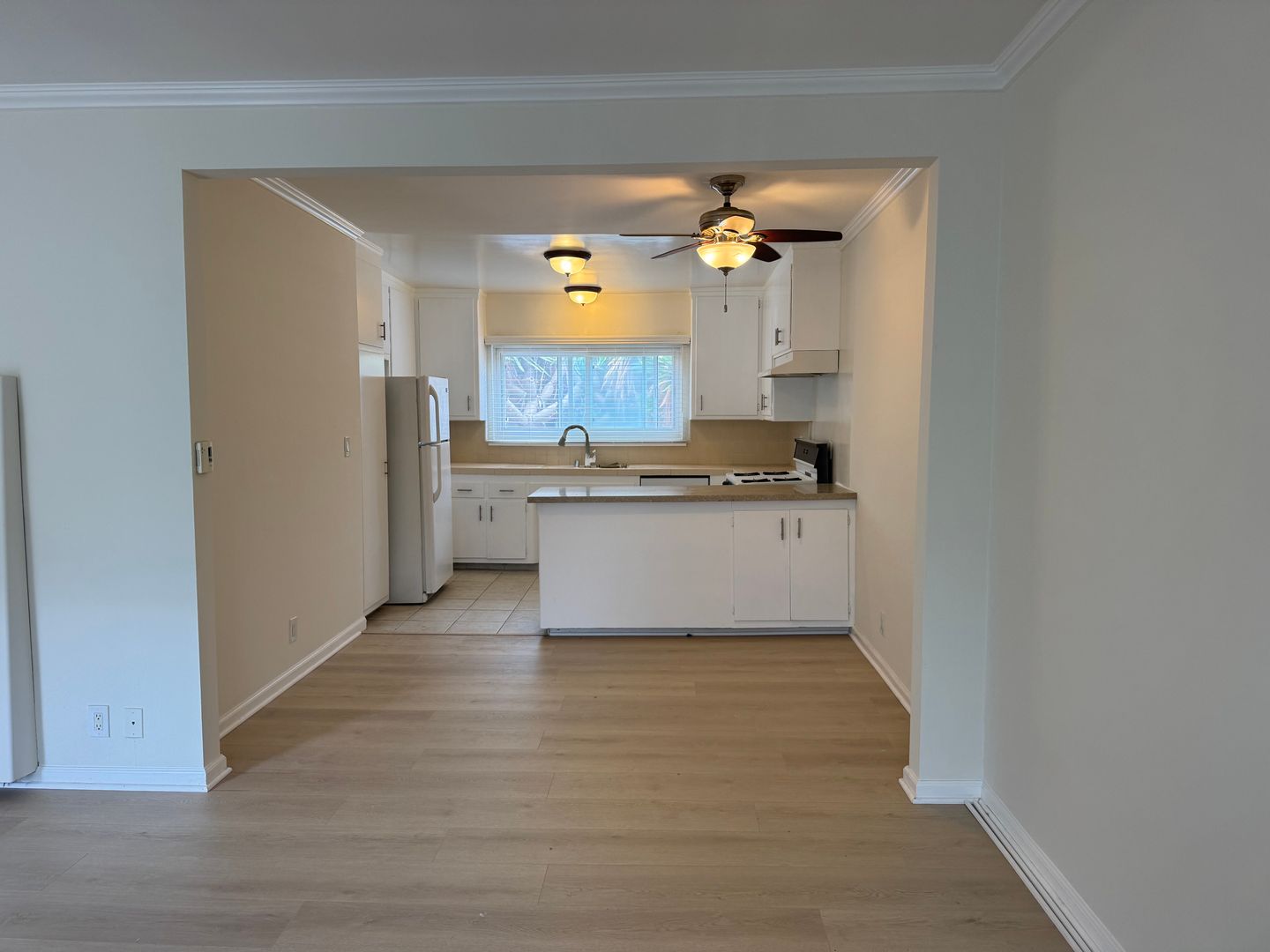 Playa del Rey Apartment: 8330 W. Manchester Ave