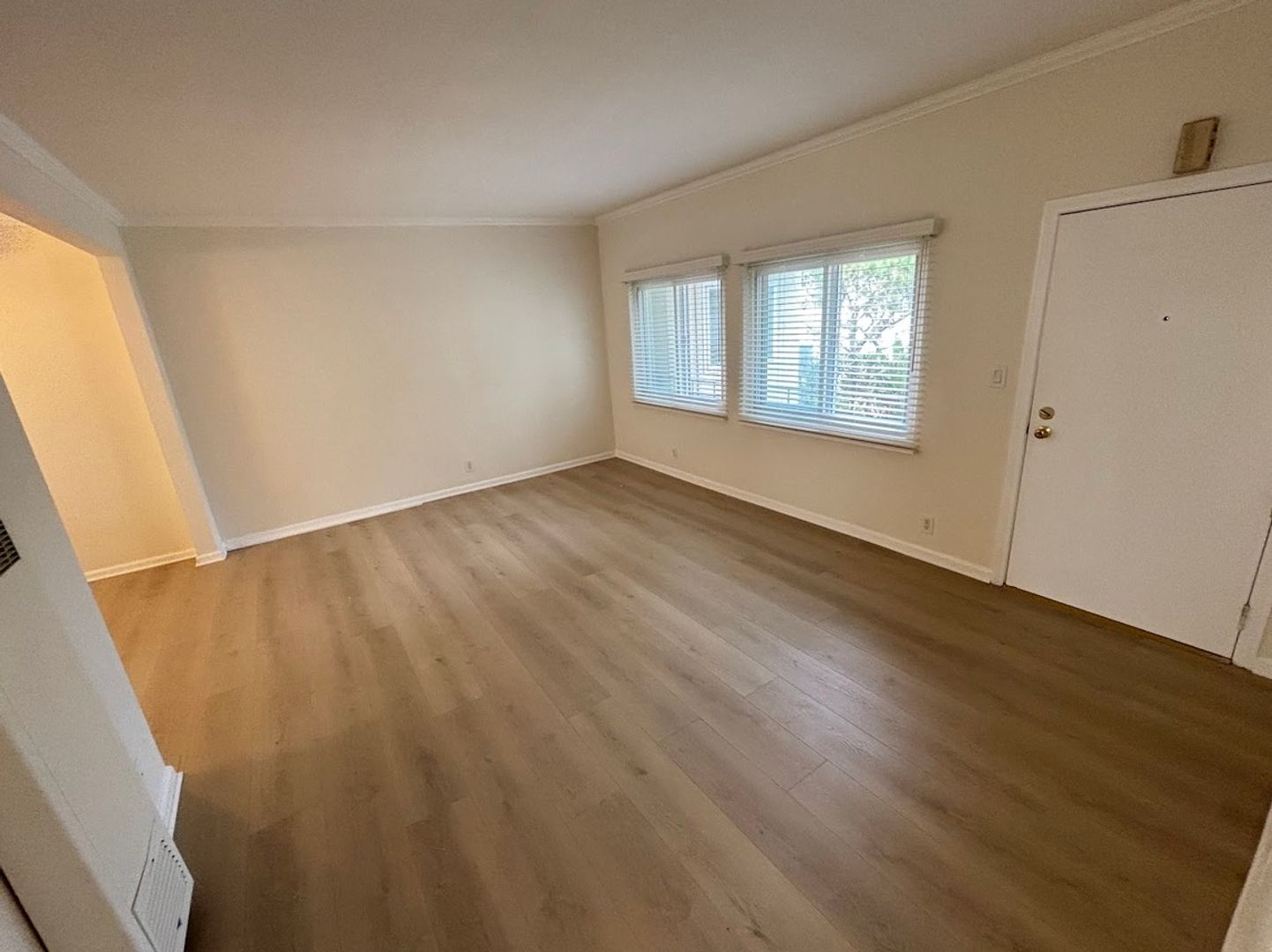 Playa del Rey Apartment: 8330 W. Manchester Ave