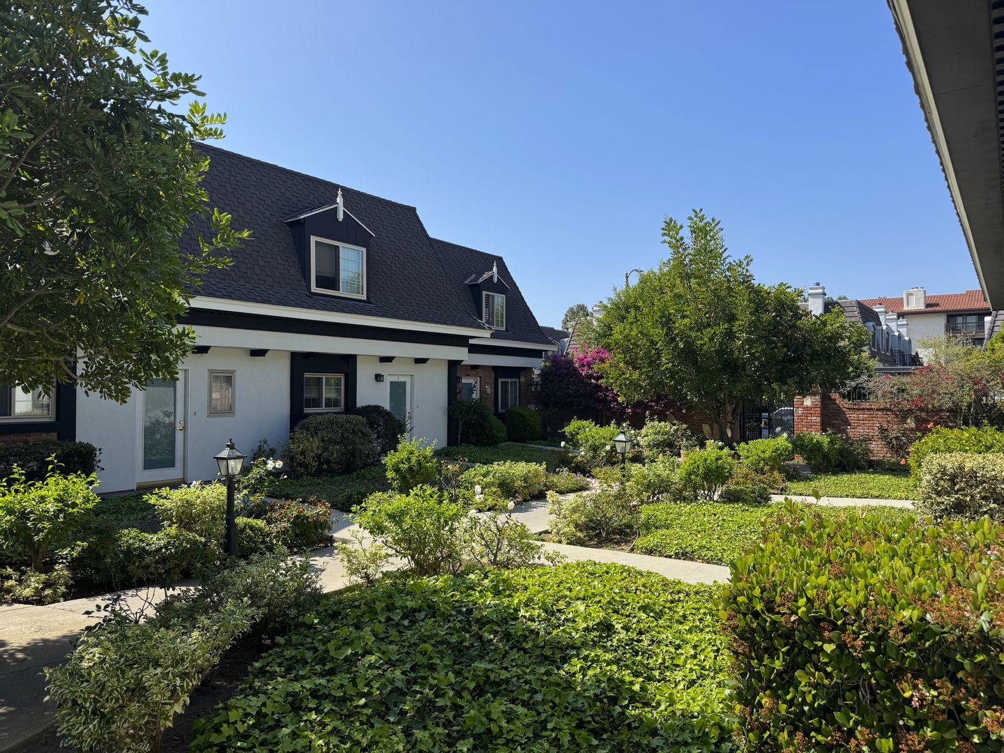 Playa Del Rey Apartment: 8120 Redlands St