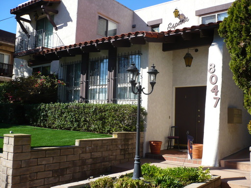Spacious 2 + 2 in PLAYA DEL REY small building
