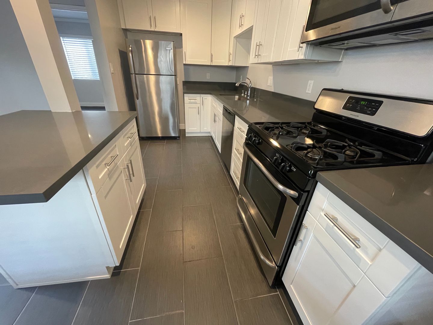 Santa Monica Apartment: 1437-1439 Centinela Ave